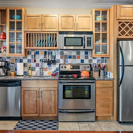 Vila Wine-Dine-Sunshine Cozy Flat In The Heart Of Dtsp St. Petersburg Exteriér fotografie