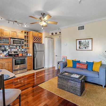 Vila Wine-Dine-Sunshine Cozy Flat In The Heart Of Dtsp St. Petersburg Exteriér fotografie