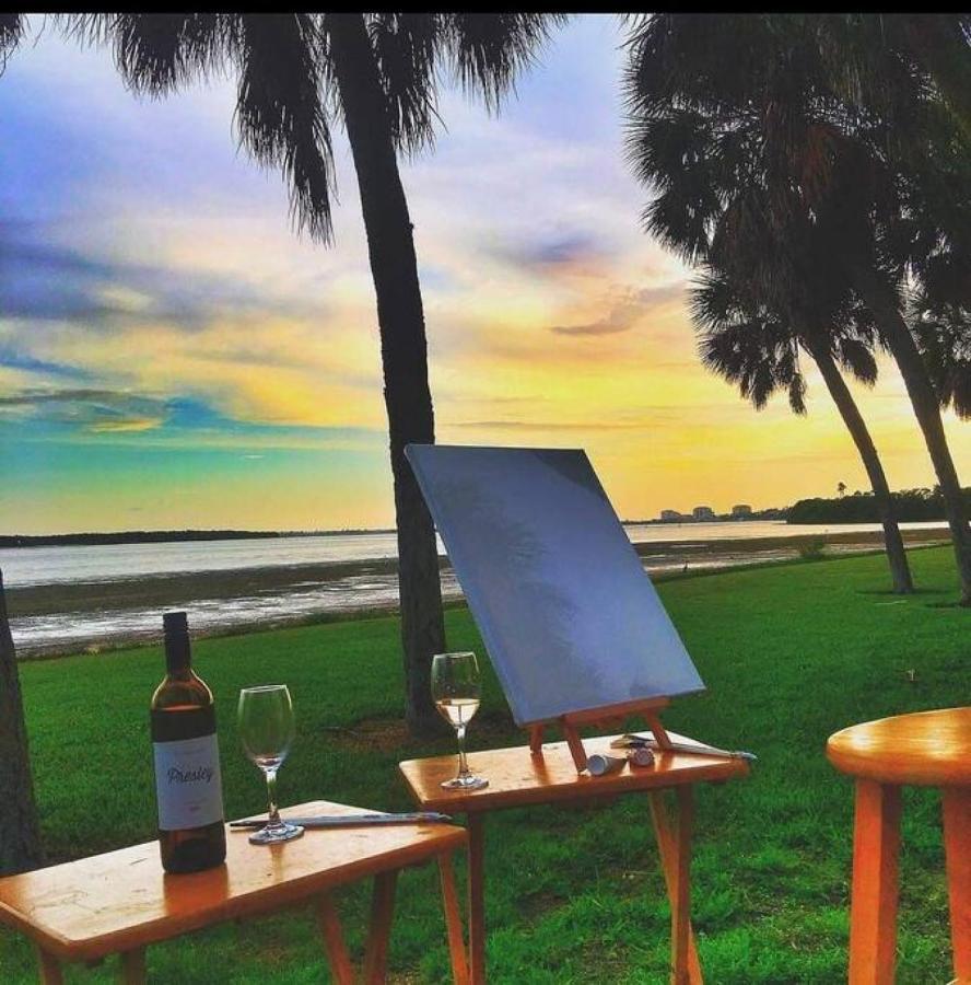 Vila Wine-Dine-Sunshine Cozy Flat In The Heart Of Dtsp St. Petersburg Exteriér fotografie