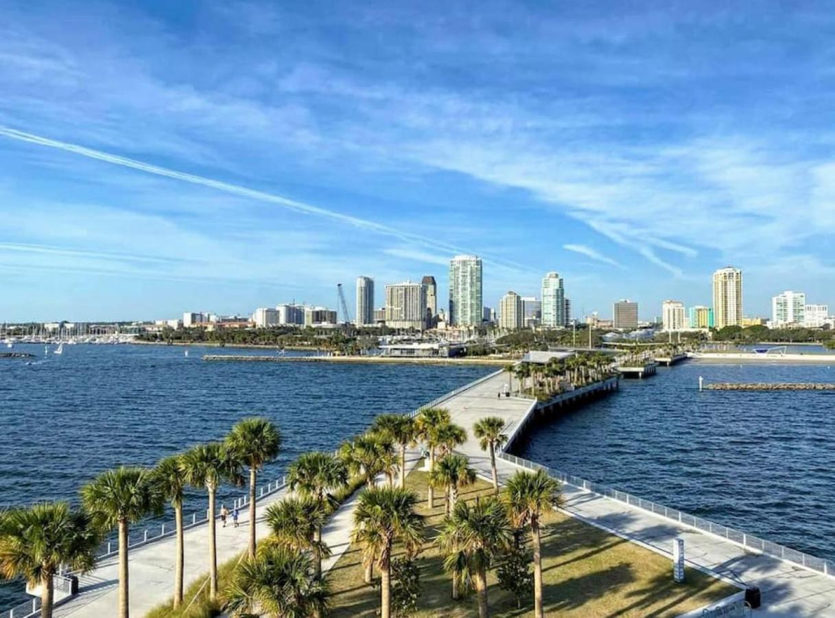 Vila Wine-Dine-Sunshine Cozy Flat In The Heart Of Dtsp St. Petersburg Exteriér fotografie