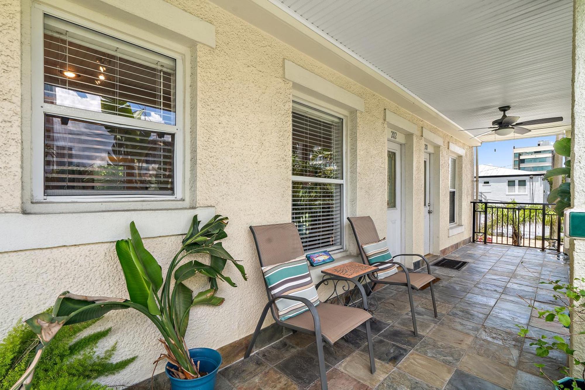 Vila Wine-Dine-Sunshine Cozy Flat In The Heart Of Dtsp St. Petersburg Exteriér fotografie
