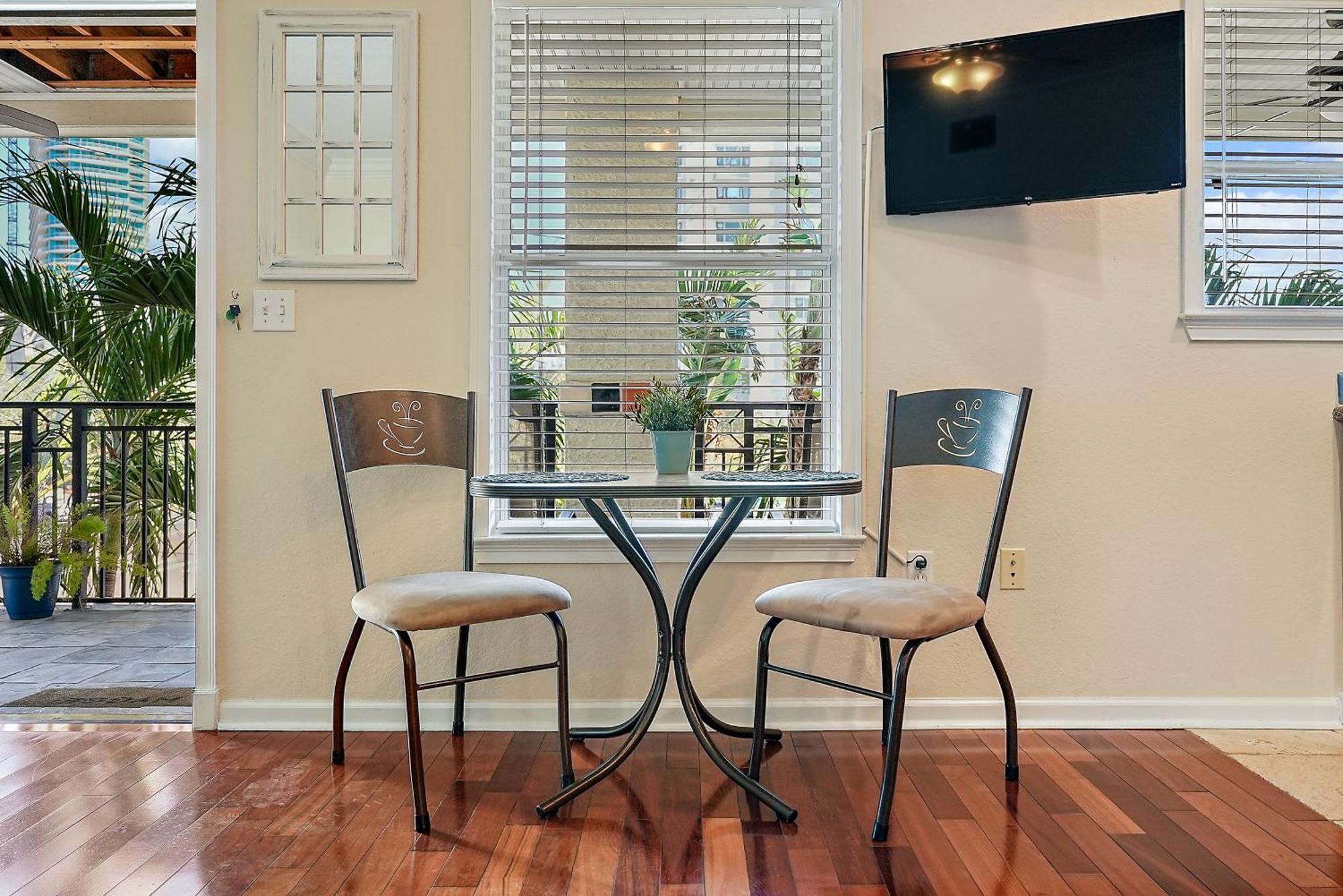 Vila Wine-Dine-Sunshine Cozy Flat In The Heart Of Dtsp St. Petersburg Exteriér fotografie