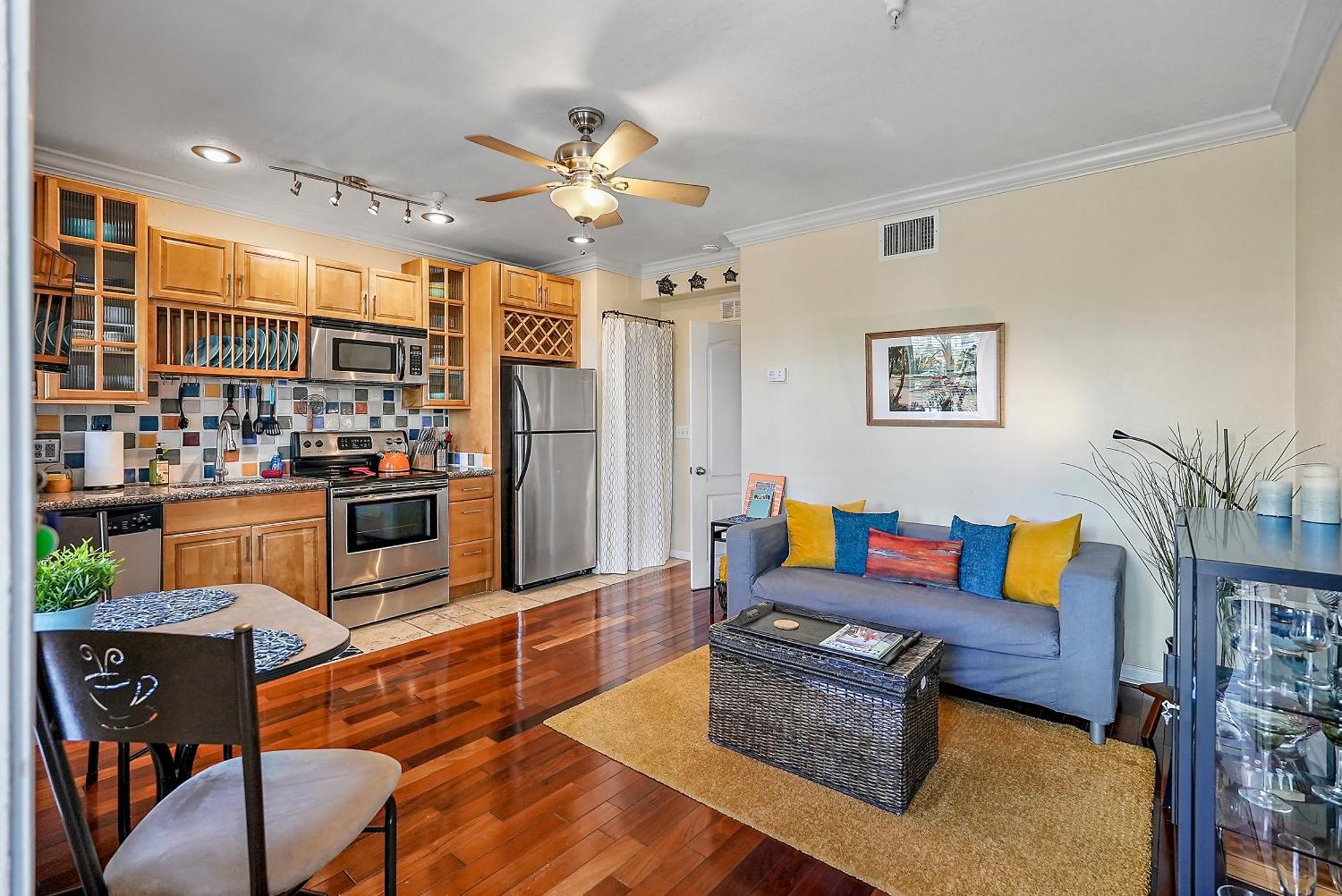 Vila Wine-Dine-Sunshine Cozy Flat In The Heart Of Dtsp St. Petersburg Exteriér fotografie
