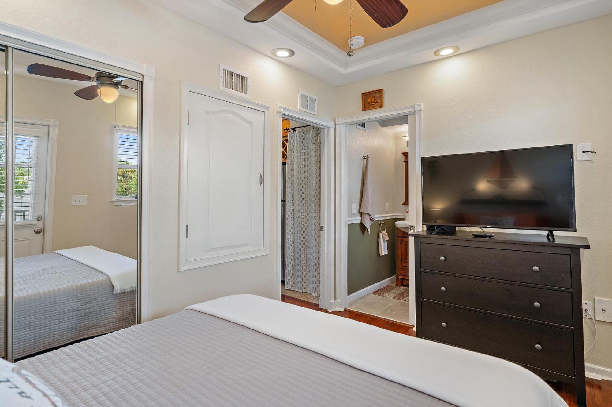 Vila Wine-Dine-Sunshine Cozy Flat In The Heart Of Dtsp St. Petersburg Exteriér fotografie