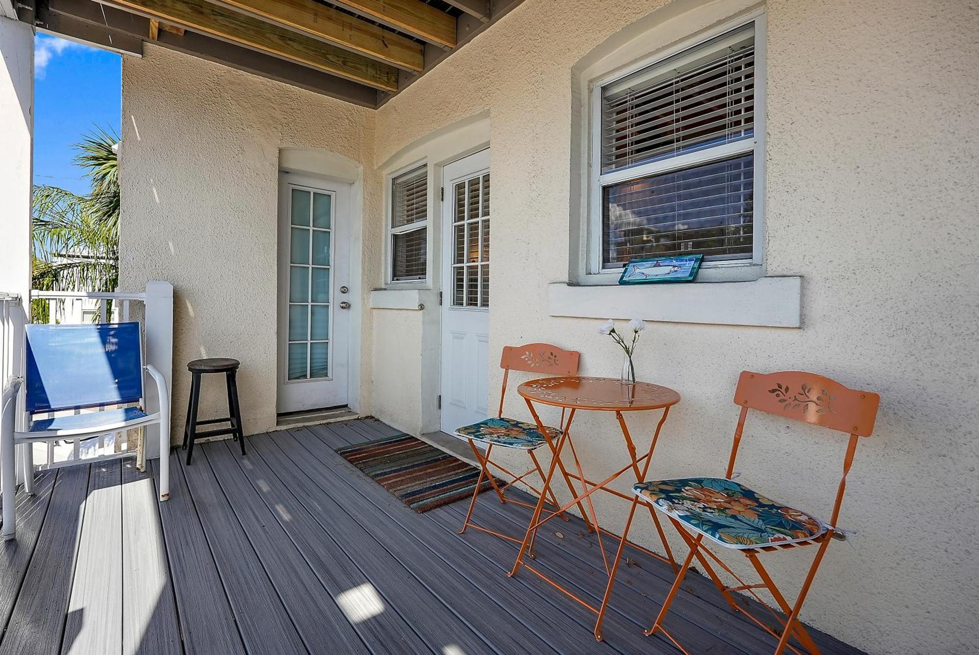 Vila Wine-Dine-Sunshine Cozy Flat In The Heart Of Dtsp St. Petersburg Exteriér fotografie