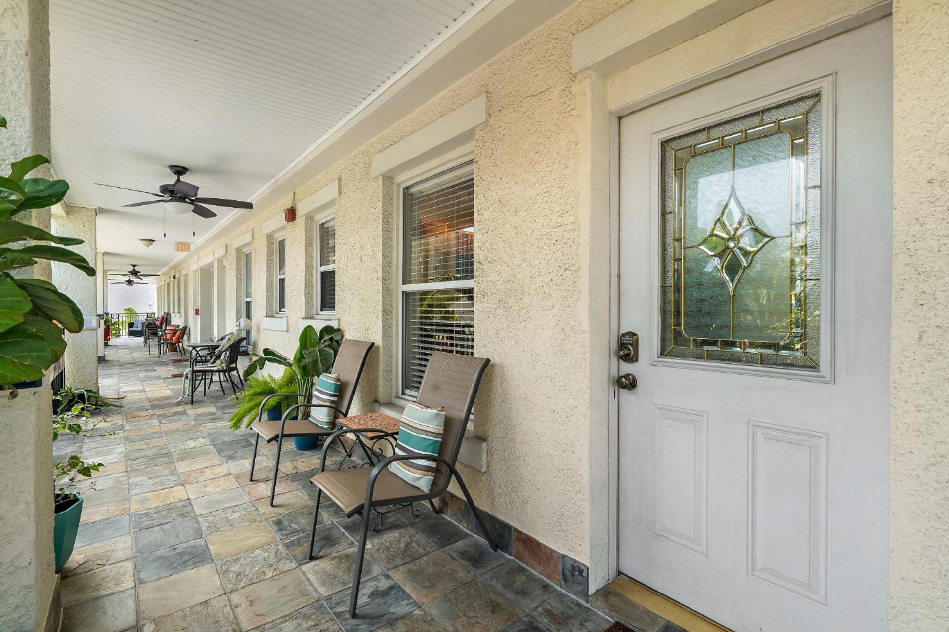 Vila Wine-Dine-Sunshine Cozy Flat In The Heart Of Dtsp St. Petersburg Exteriér fotografie
